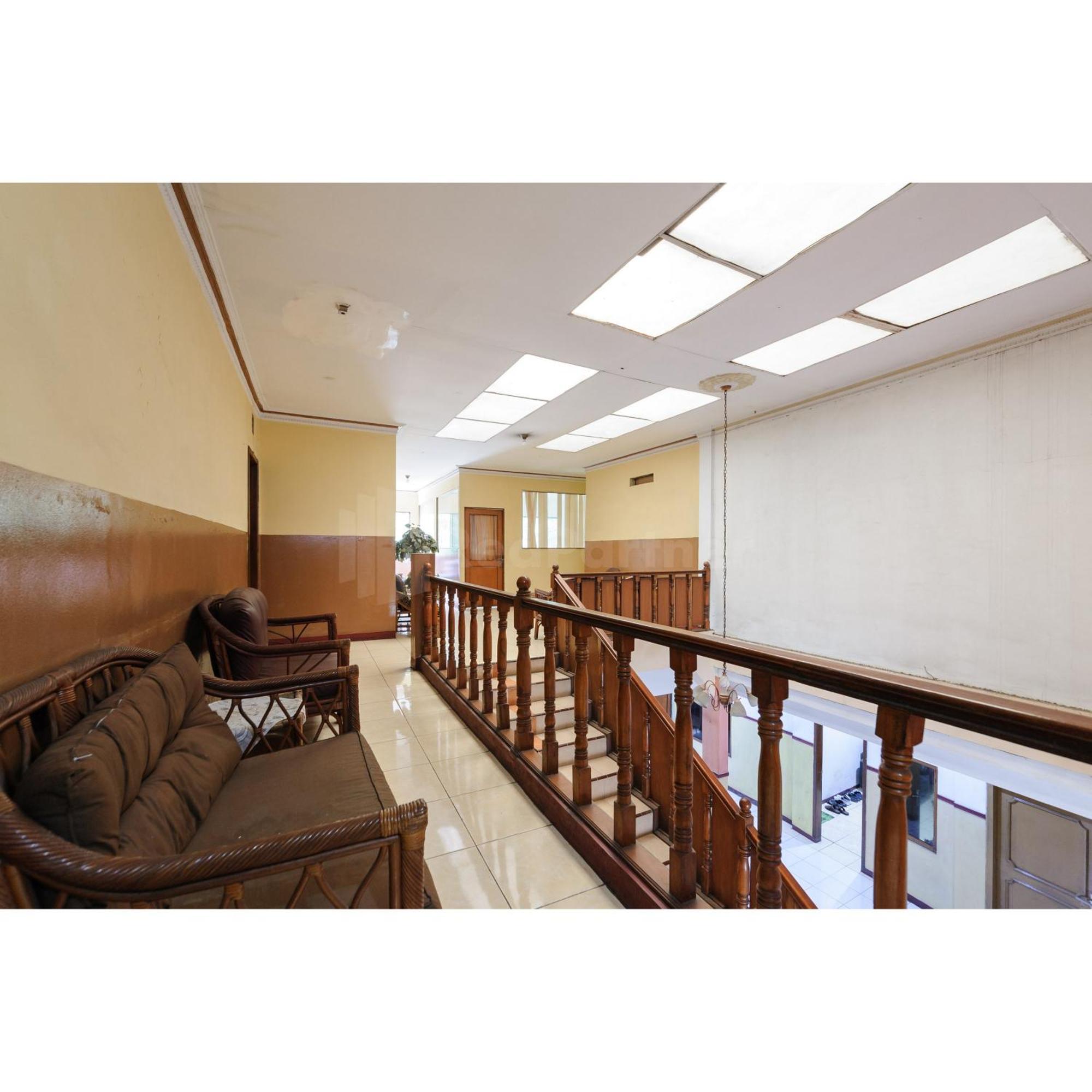 Hotel Al Hakim Syariah Redpartner Bekasi Buitenkant foto