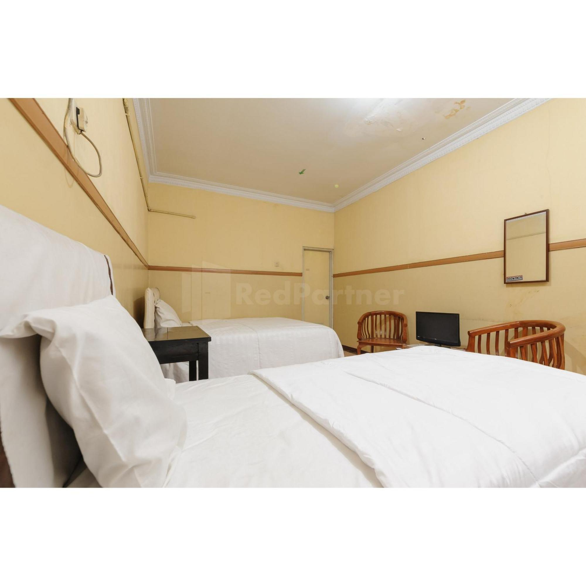 Hotel Al Hakim Syariah Redpartner Bekasi Buitenkant foto